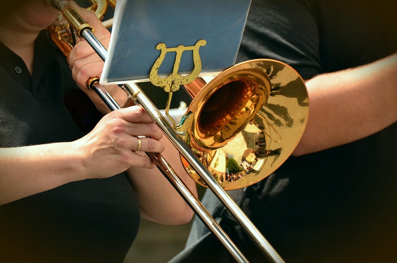 trumpet, drawing trumpet, musical instrument, marching band, brass band, wind instrument, music, instrument, shine, brass, musicians, orchestra, tradition, golden, close up, make music, music band, brass instrument, hands, trumpet, trumpet, trumpet, trumpet, trumpet, marching band, orchestra, orchestra